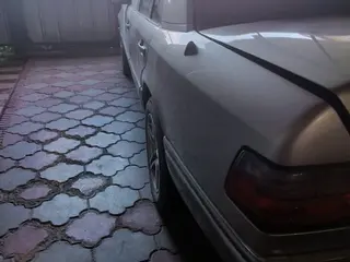 Mercedes-Benz E-Class, 1993