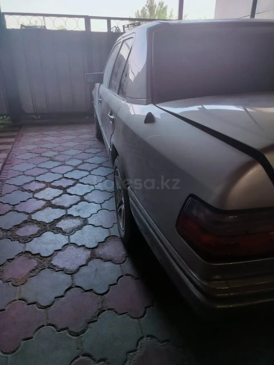 Mercedes-Benz E-Class, 1993