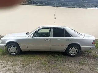 Mercedes-Benz E 230