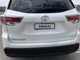 Toyota Highlander 2015 года за 9 500 000 тг. в Актау – фото 4