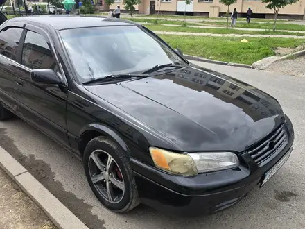 Toyota Camry 1998 года за 3 768 000 тг. в Алматы – фото 2