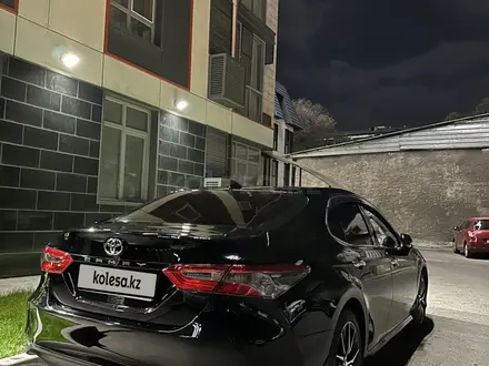 Toyota Camry 2019 года за 13 100 000 тг. в Алматы – фото 4