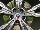 Оригинальные диски R22 с резиной на BMW X5 (G05) БМВ за 1 660 000 тг. в Алматы – фото 5