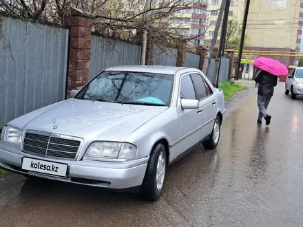 Mercedes-Benz C 230 1997 года за 1 850 000 тг. в Алматы