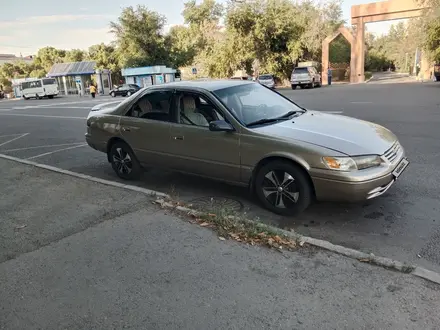 Toyota Camry 1999 года за 3 500 000 тг. в Талдыкорган – фото 2