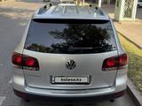 Volkswagen Touareg 2007 годаfor7 950 000 тг. в Алматы – фото 4