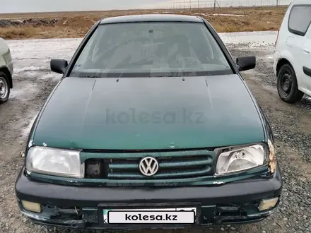 Volkswagen Vento 1995 года за 600 000 тг. в Атырау – фото 2