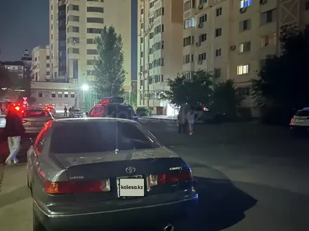 Toyota Camry 2000 года за 3 300 000 тг. в Астана – фото 2