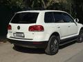 Volkswagen Touareg 2004 года за 5 750 000 тг. в Алматы – фото 2