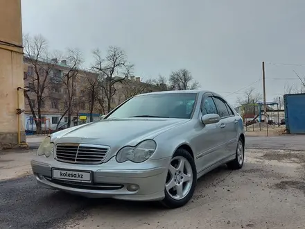 Mercedes-Benz C 200 2002 года за 3 350 000 тг. в Тараз – фото 2