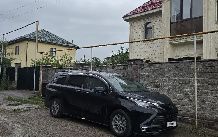 Toyota Sienna 2022 года за 20 000 000 тг. в Алматы