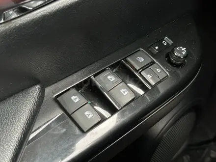 Toyota Hilux 2018 года за 17 900 000 тг. в Атырау – фото 14