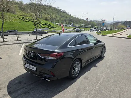 Hyundai Sonata 2018 года за 8 445 000 тг. в Алматы – фото 3