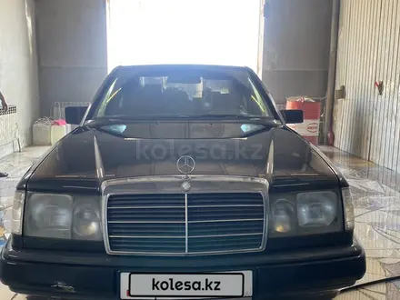 Mercedes-Benz E 200 1989 года за 1 000 000 тг. в Уральск – фото 2