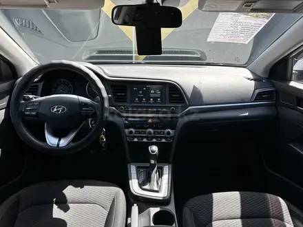 Hyundai Elantra 2019 года за 8 990 000 тг. в Атырау – фото 6