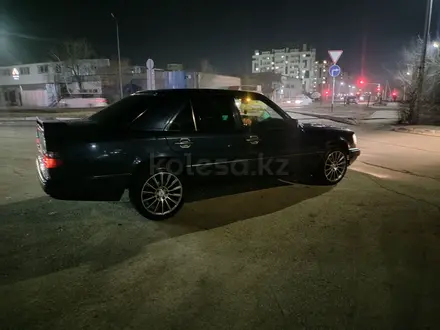 Mercedes-Benz E 220 1995 года за 1 950 000 тг. в Астана