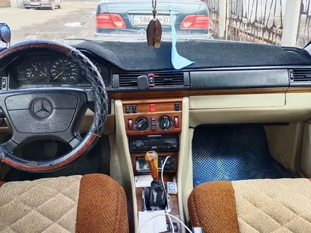 Mercedes-Benz E 220 1995 года за 1 950 000 тг. в Астана – фото 3