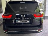 Toyota Land Cruiser 2023 годаfor48 900 000 тг. в Астана – фото 4