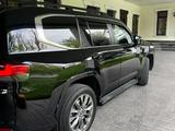 Toyota Land Cruiser 2023 годаfor48 900 000 тг. в Астана – фото 5