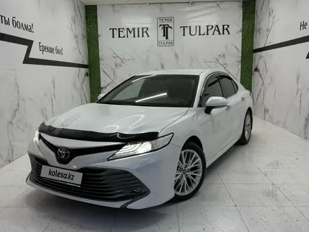 Toyota Camry 2018 года за 15 190 000 тг. в Шымкент – фото 2