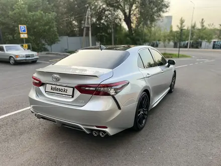 Toyota Camry 2021 года за 16 700 000 тг. в Алматы – фото 5