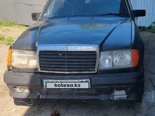 Mercedes-Benz E 230