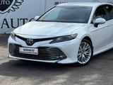 Toyota Camry 2019 года за 13 090 000 тг. в Шымкент