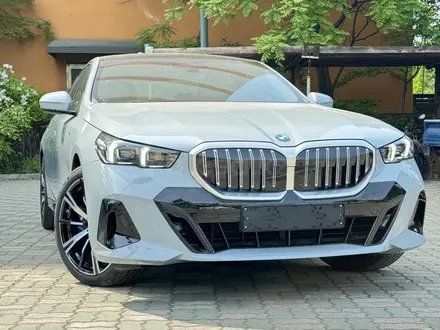 BMW 530 2025 года за 32 000 000 тг. в Астана – фото 2