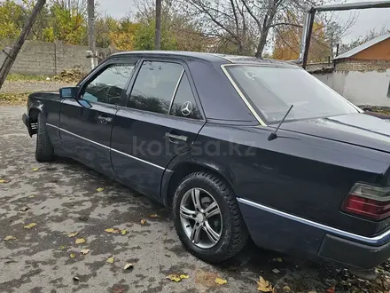 Mercedes-Benz E 220 1993 года за 2 167 193 тг. в Тараз – фото 8