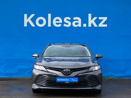 Toyota Camry 2020 года за 10 660 000 тг. в Алматы – фото 2