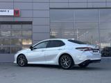 Toyota Camry 2021 года за 14 500 000 тг. в Тараз – фото 2