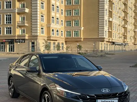 Hyundai Elantra 2023 года за 11 800 000 тг. в Актау – фото 2
