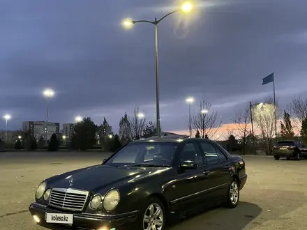 Mercedes-Benz E 280 1996 года за 2 200 000 тг. в Талдыкорган – фото 2