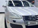 Volkswagen Jetta 2005 годаfor2 400 000 тг. в Караганда – фото 2