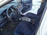Toyota Camry 2017 года за 10 500 000 тг. в Павлодар – фото 2