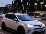 Toyota RAV4 2017 года за 11 200 000 тг. в Шымкент – фото 3