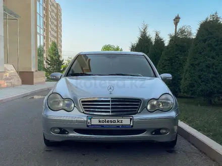 Mercedes-Benz C 200 2002 года за 3 900 000 тг. в Шымкент