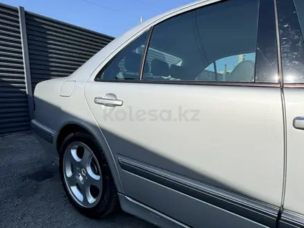 Mercedes-Benz E 320 2000 года за 6 000 000 тг. в Шымкент – фото 11