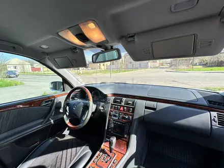 Mercedes-Benz E 320 2000 года за 6 000 000 тг. в Шымкент – фото 18