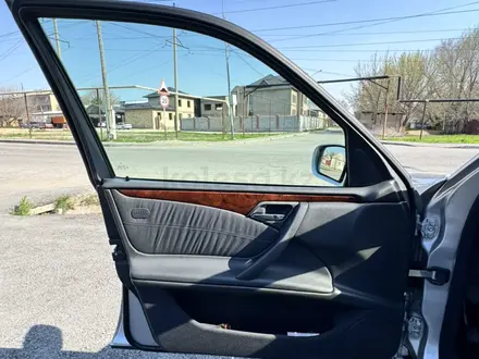 Mercedes-Benz E 320 2000 года за 6 000 000 тг. в Шымкент – фото 21