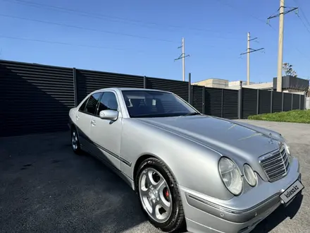 Mercedes-Benz E 320 2000 года за 6 000 000 тг. в Шымкент – фото 4