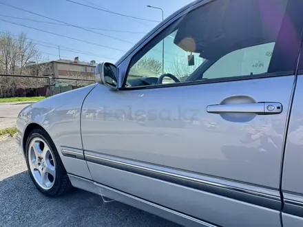 Mercedes-Benz E 320 2000 года за 6 000 000 тг. в Шымкент – фото 8