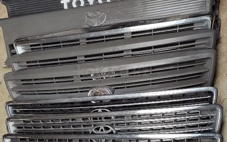 Решётка радиатора Toyota Hiace за 20 000 тг. в Алматы