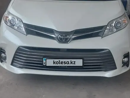 Toyota Sienna 2018 года за 16 500 000 тг. в Шымкент