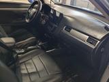 Mitsubishi Outlander 2018 годаfor9 000 000 тг. в Астана – фото 5