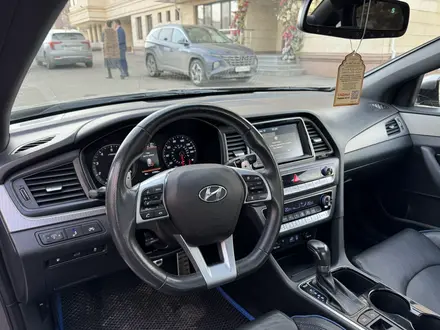 Hyundai Sonata 2018 года за 10 850 000 тг. в Алматы – фото 32
