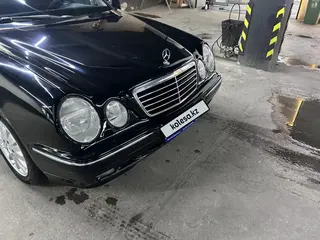 Mercedes-Benz E 320