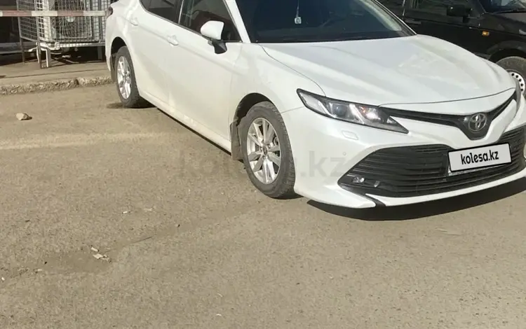 Toyota Camry 2020 года за 11 500 000 тг. в Уральск