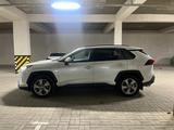 Toyota RAV4 2020 года за 15 500 000 тг. в Актау – фото 4