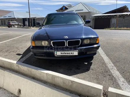 BMW 740 1997 года за 2 500 000 тг. в Тараз